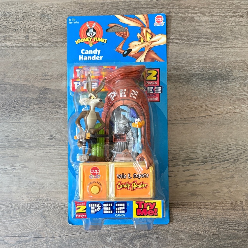 Looney Tunes Wile E. Coyote PEZ Candy Hander Dispenser
